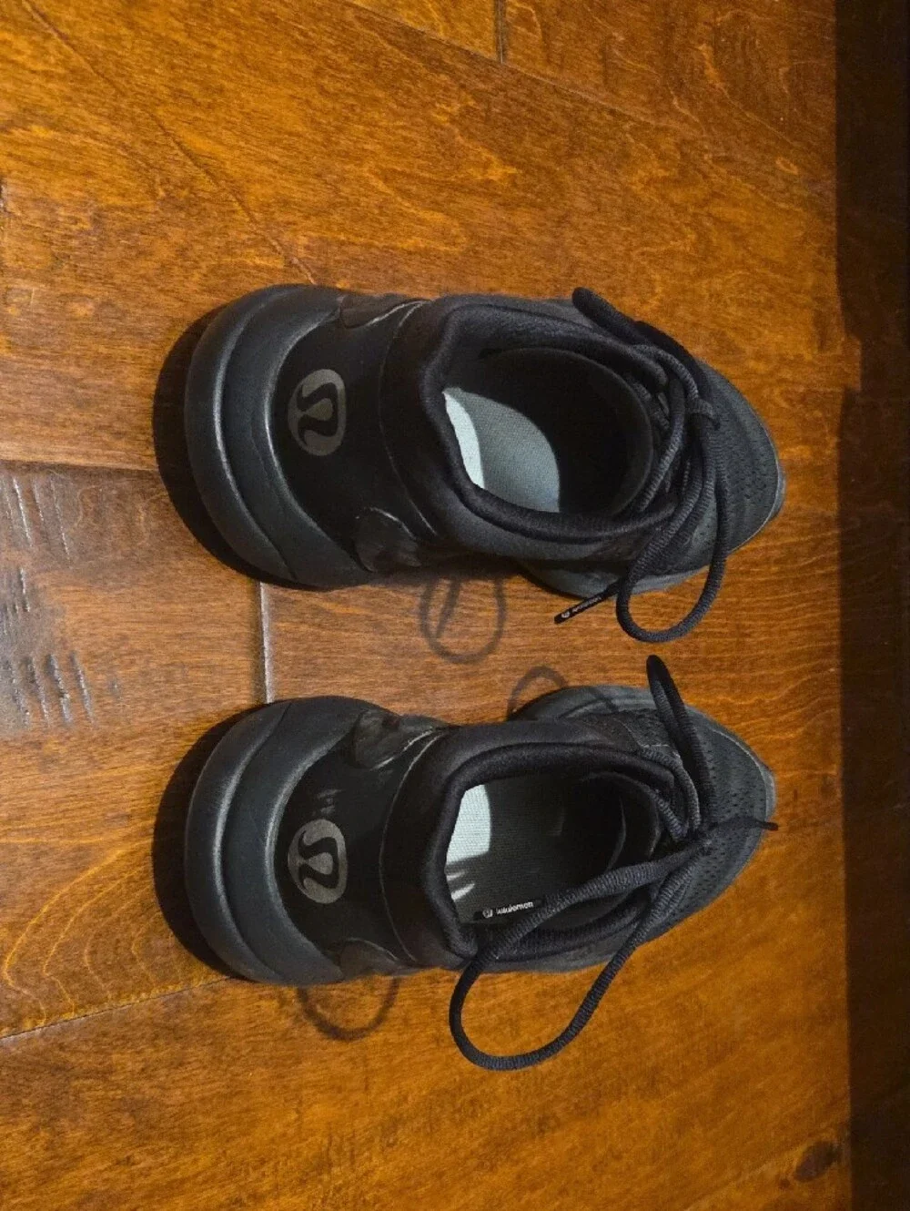 lululemon Womens running shoes Size 6